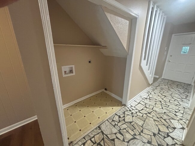 Building Photo - 4781 Townhouse Way
