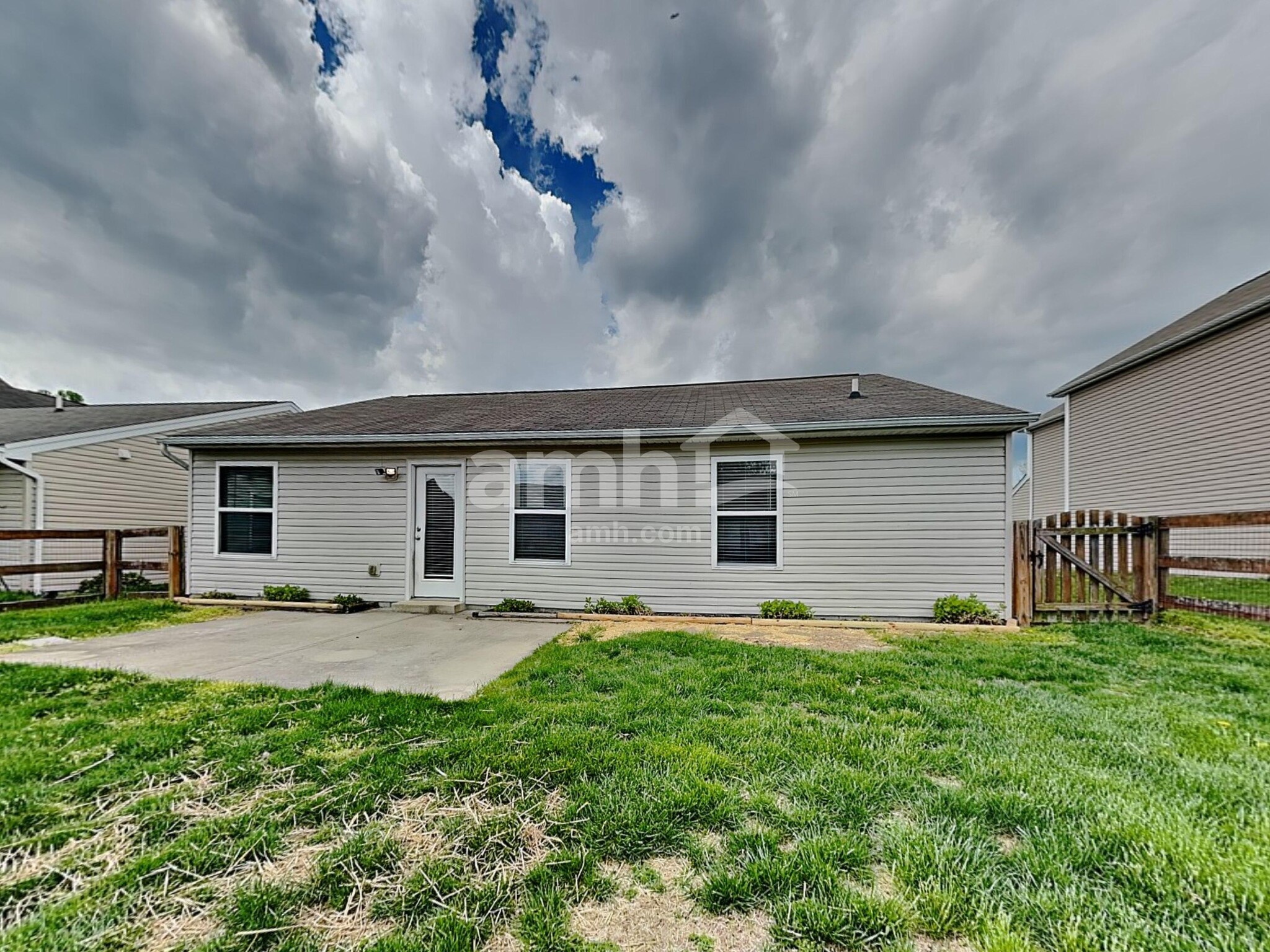 Building Photo - 469 Hennepin Dr