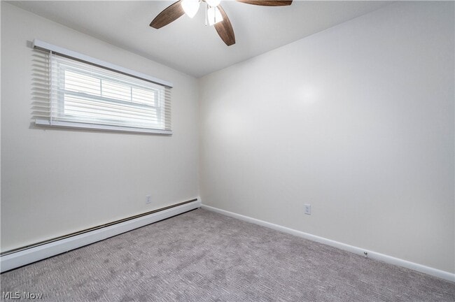 Building Photo - 3844 Edgewater Dr