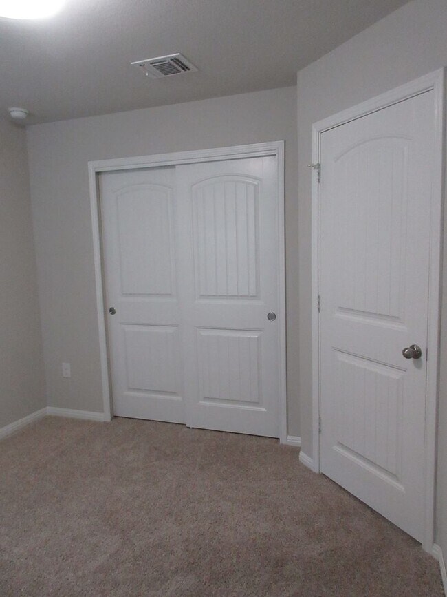 Building Photo - Home in Pioneer Crossing