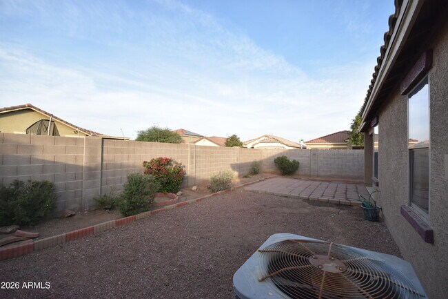 Building Photo - 2404 W Roeser Rd