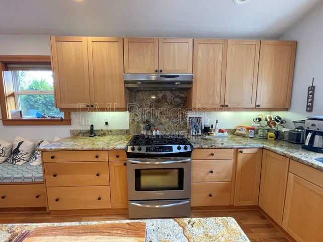 Building Photo - 4834 SE Kelly St