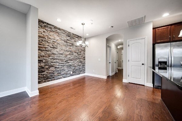 Building Photo - 207 Bixby Ln
