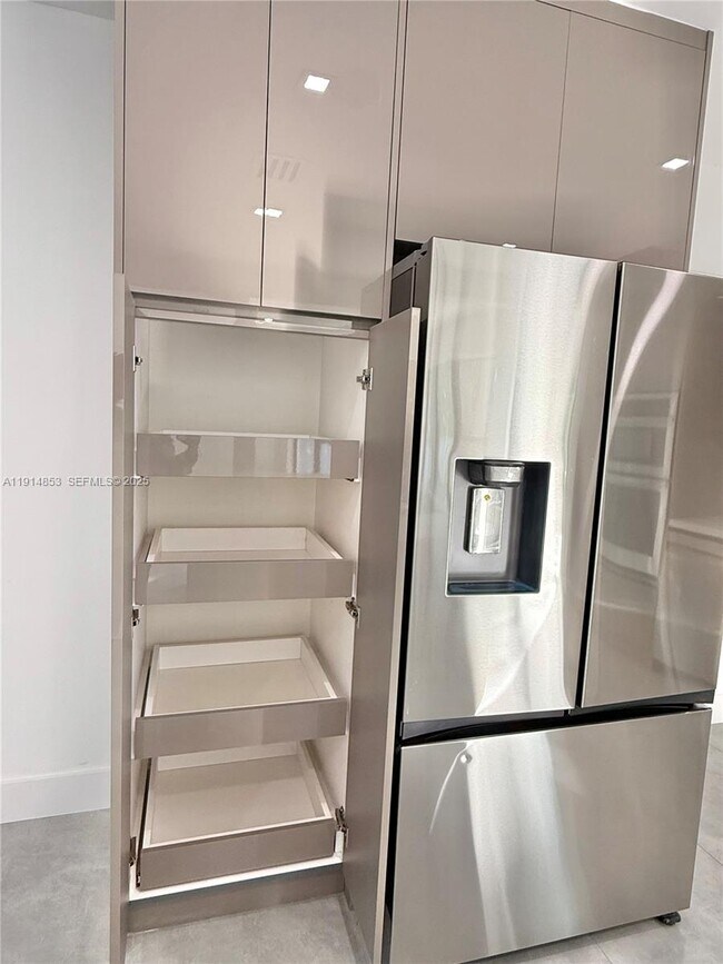 Building Photo - 12615 N Miami Ave