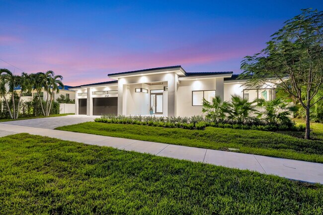 Building Photo - 2757 NE 34th St