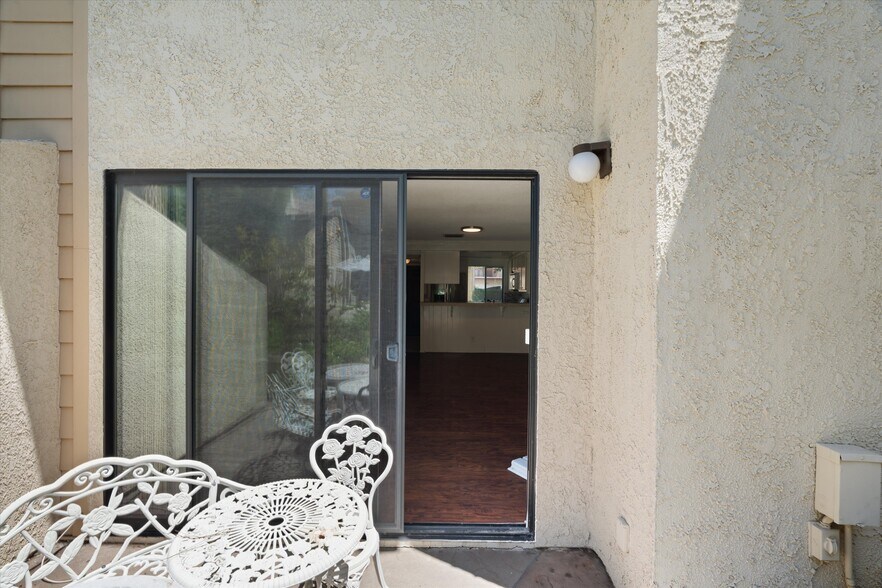 Building Photo - 5720 Owensmouth Ave