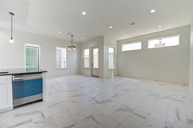 Building Photo - 2914 El Fenice Ln