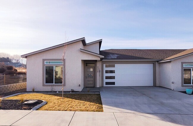 Building Photo - 3 bed, 2 bath- Kennewick Location!