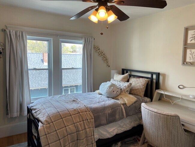 Building Photo - 35 Dickinson Rd