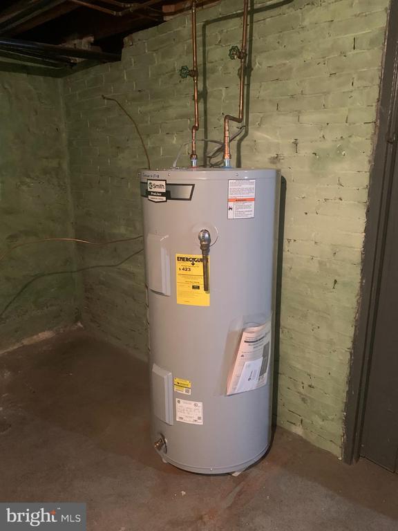 Building Photo - 305 W North St