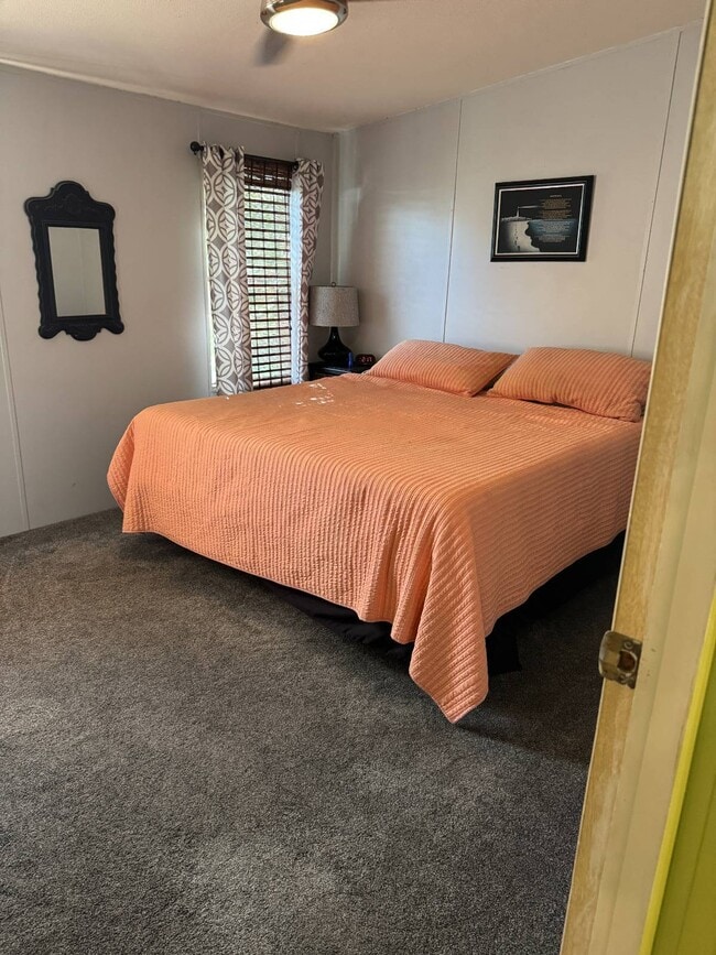 Building Photo - 638 N Edgewater Dr