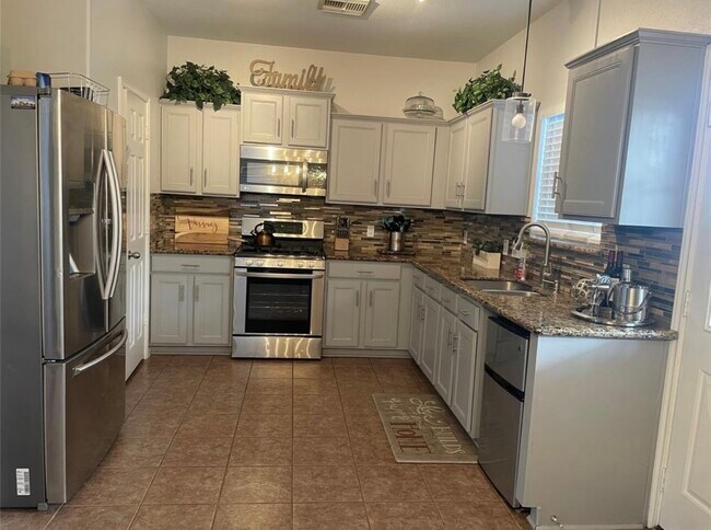 Building Photo - 21615 Falvel Sunset Ct