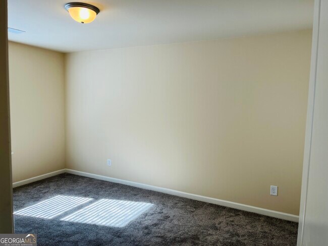 Building Photo - 261 Stillwood Dr