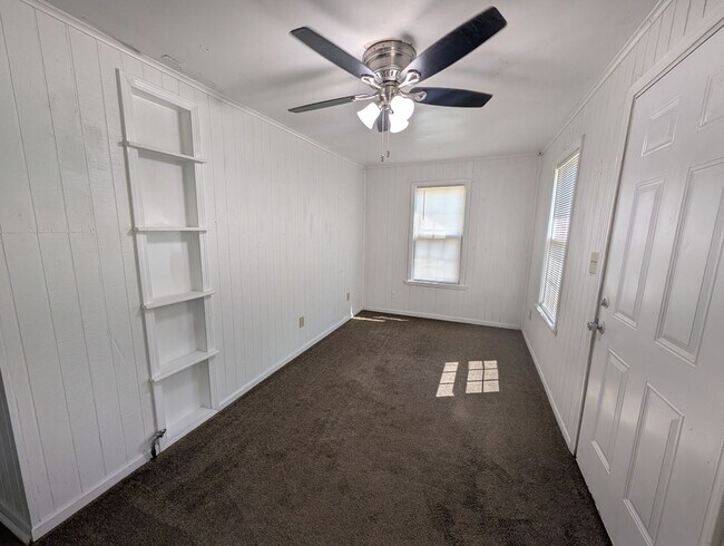 Building Photo - 1 Bedroom Home Pryor