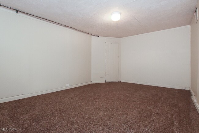 Building Photo - 257 E 250th St