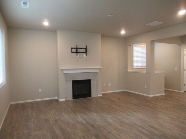 Building Photo - Light and bright 4 bedroom, 2.5 bath home in Covington's Maple Hills community
