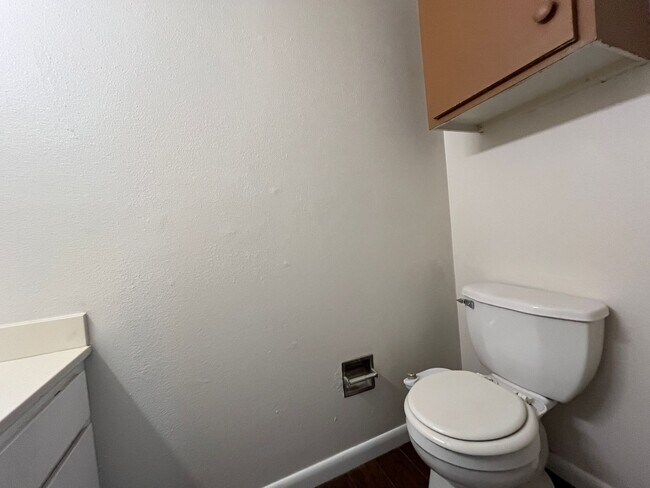 Building Photo - Two Story South Side Townhome