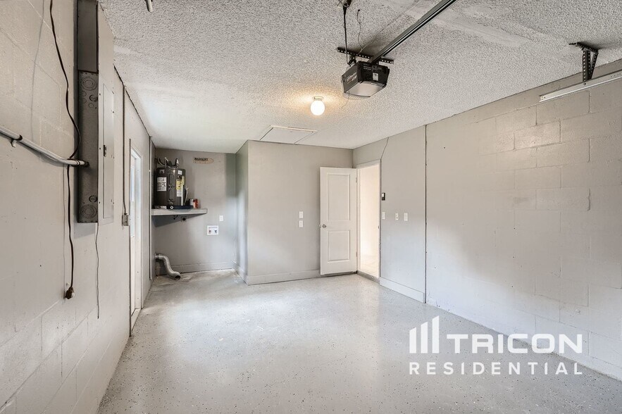 Building Photo - 2159 Danforth Rd