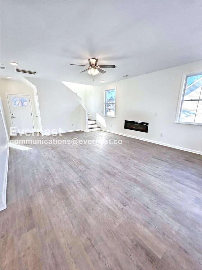 Building Photo - 1372 Robins Nest Drive