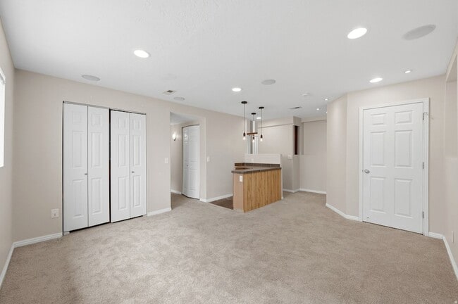 Building Photo - 2575 Athena Dr