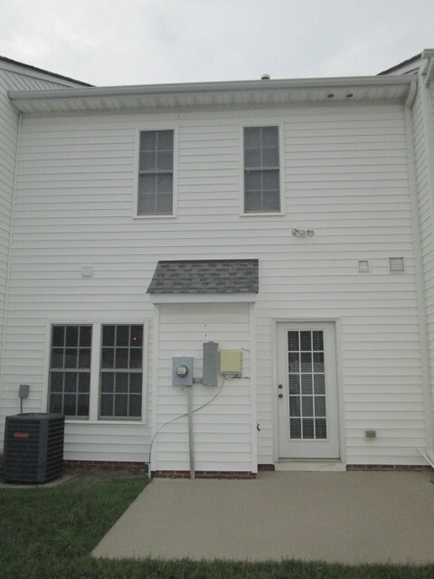 Building Photo - Brick-Front West End 4 Bed, 3 Full Bath To...
