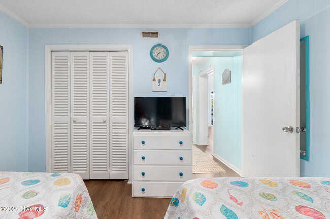 Building Photo - 301 Commerce Way