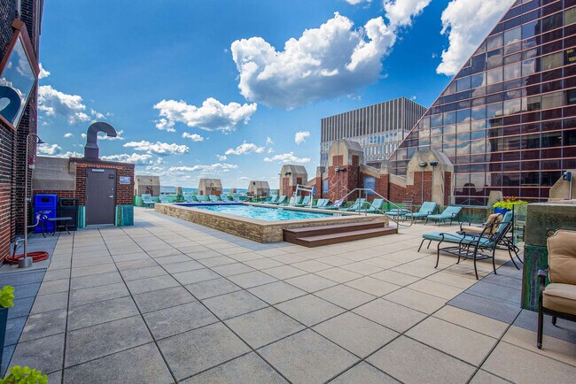 Building Photo - 10 Light St