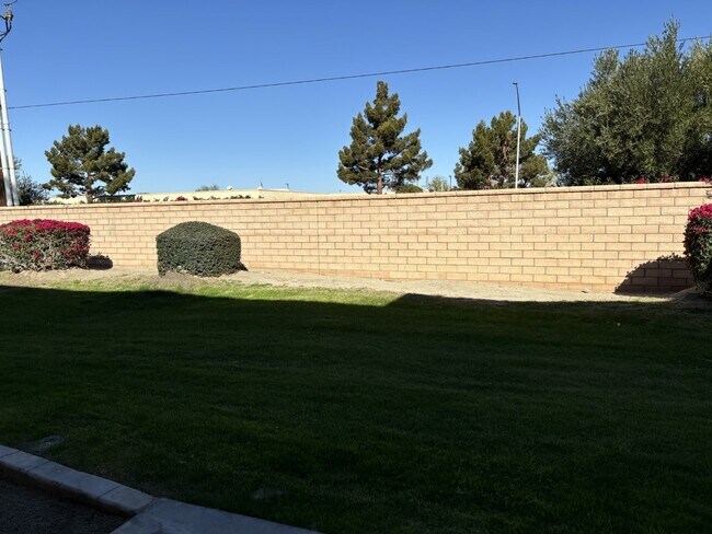 Building Photo - 2-Story, 2-Bedroom, Furnished/Unfurnished Condo For Rent