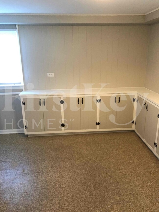 Building Photo - 17621 Grandview Dr