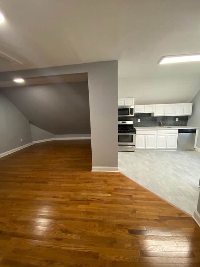 Building Photo - 363 Sherman Ave