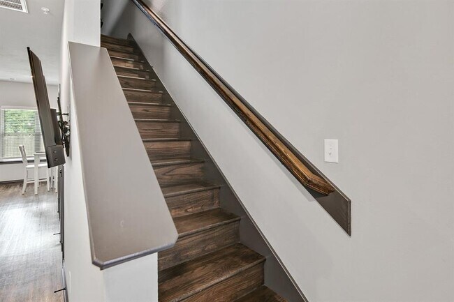 Building Photo - 1451 Associates Ave