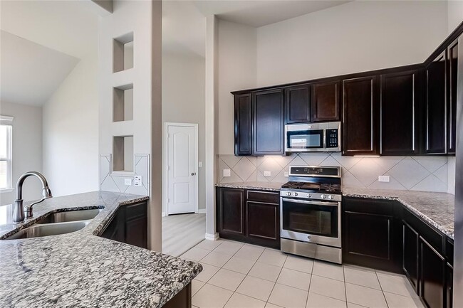 Building Photo - 505 Palmilla St