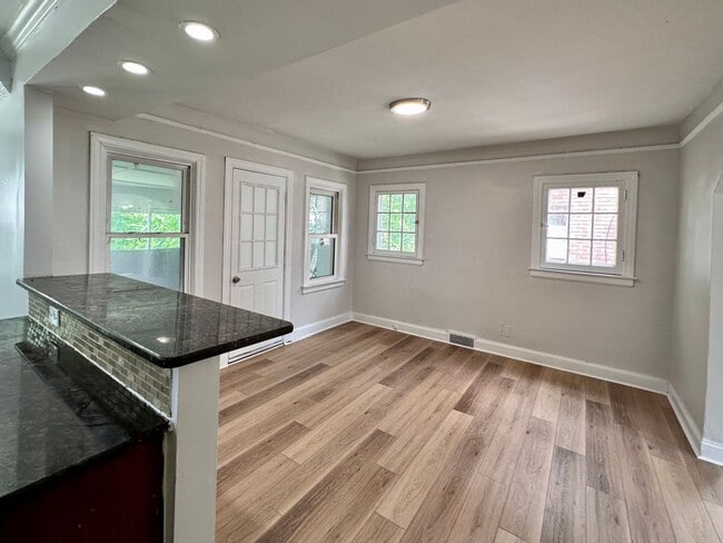 Building Photo - LARGE WESTSIDE FULLY REHABBED HOME -  3 be...