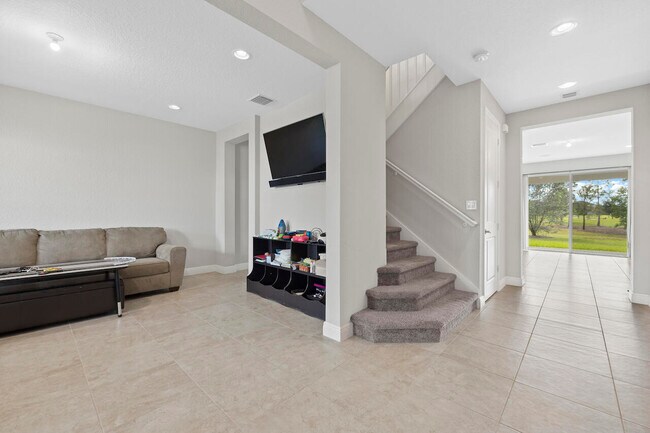 Building Photo - 915 Sweetgrass St