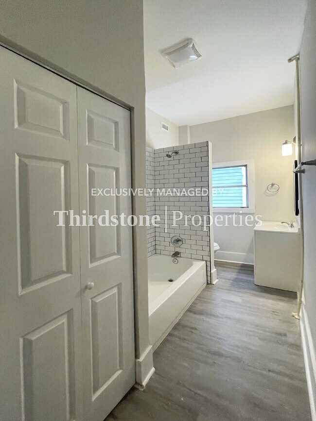 Building Photo - 1230 N Liberty St