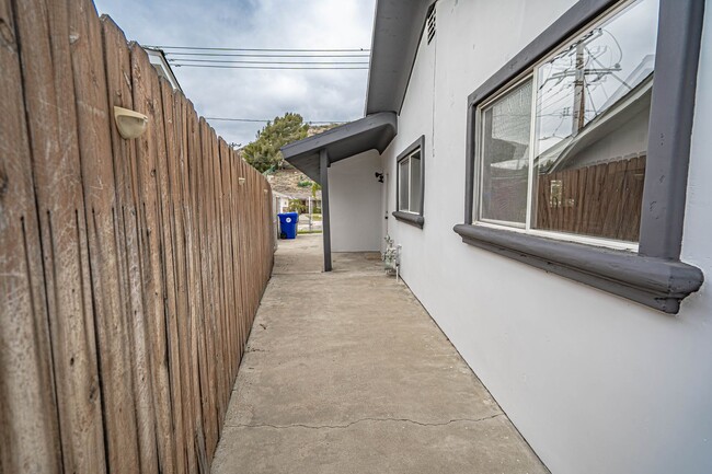 Building Photo - Upgraded 3 Bedroom Rental Home in Canyon C...