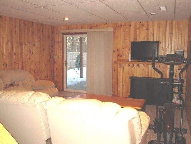 Building Photo - $2,250 | 4 Bedroom, 3.5 Bathroom DUPLEX | ...