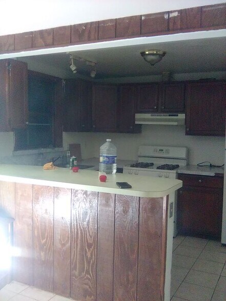 Building Photo - 516 Lincoln Hwy