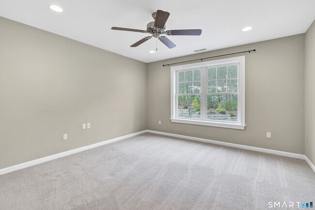 Building Photo - 2 Murphys Ln