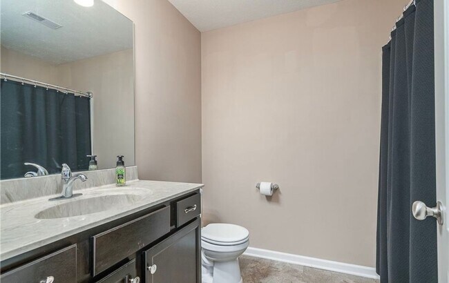 Building Photo - 3BR/2BA Home with Two Car Garage, Fenced B...
