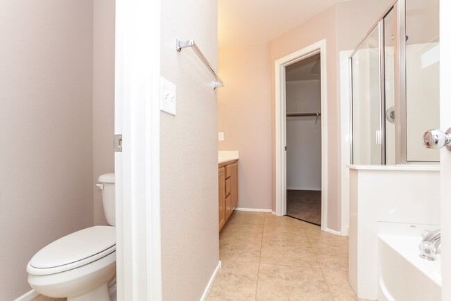Building Photo - 3342 Villa Fiori Ave
