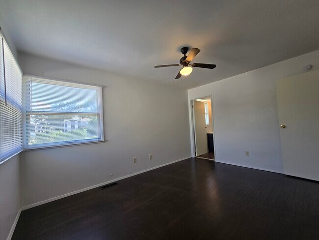 Building Photo - 1532 Surf Side Dr
