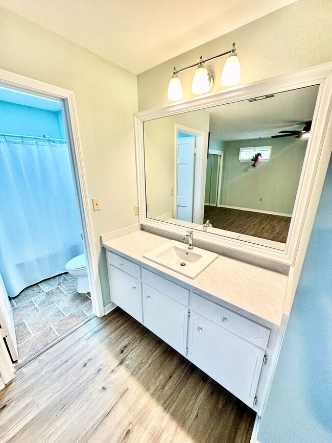 Building Photo - 937 Holbrook Cir