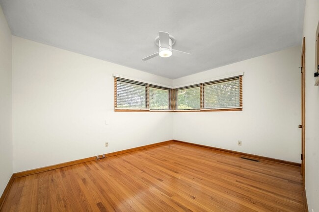 Building Photo - 902 Whitehall Rd