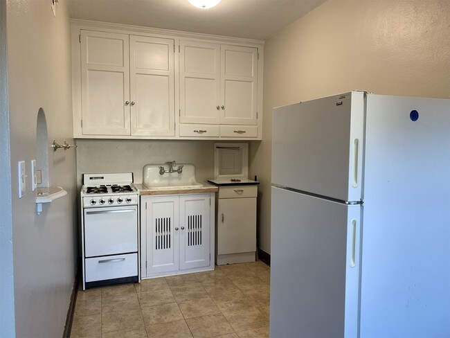 Building Photo - 1784 Selby Ave