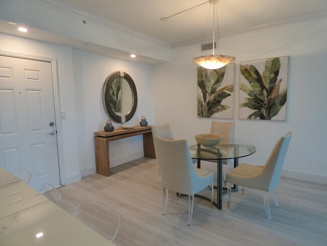 Building Photo - 802 W Windward Way