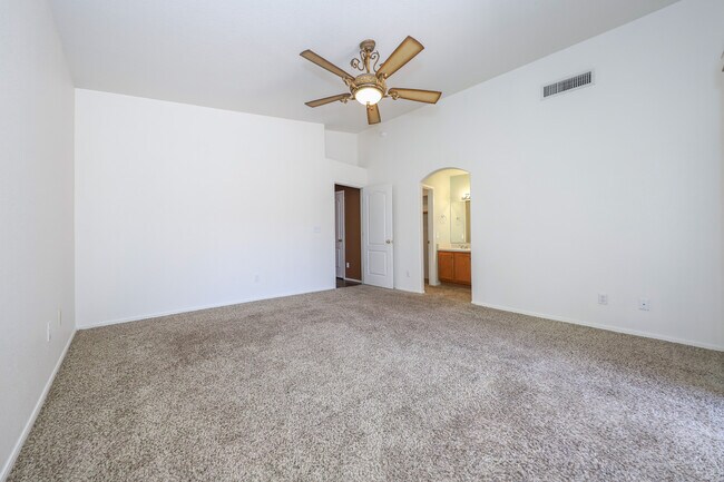Building Photo - 8070 N Wild Aster Way