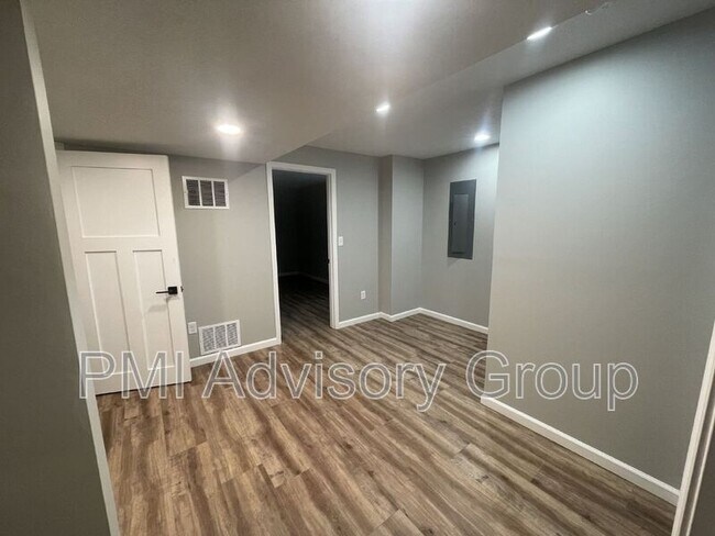 Building Photo - 7416 SW 27th St