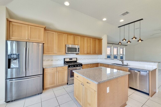 Building Photo - Amazing 4 bed, 2 bath home in North East Austin!