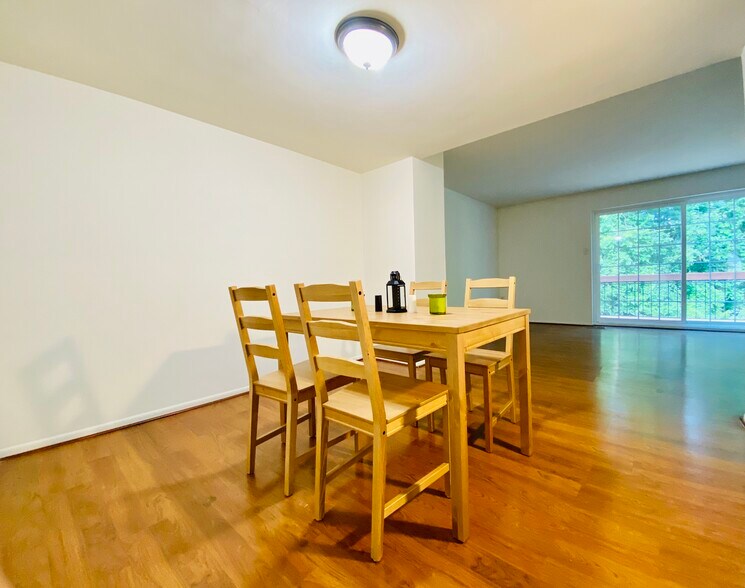 Building Photo - 10690 High Beam Ct